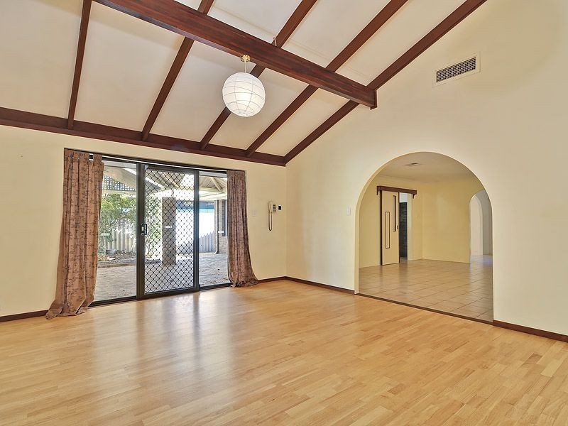 32 Marlene Way, Bibra Lake WA 6163