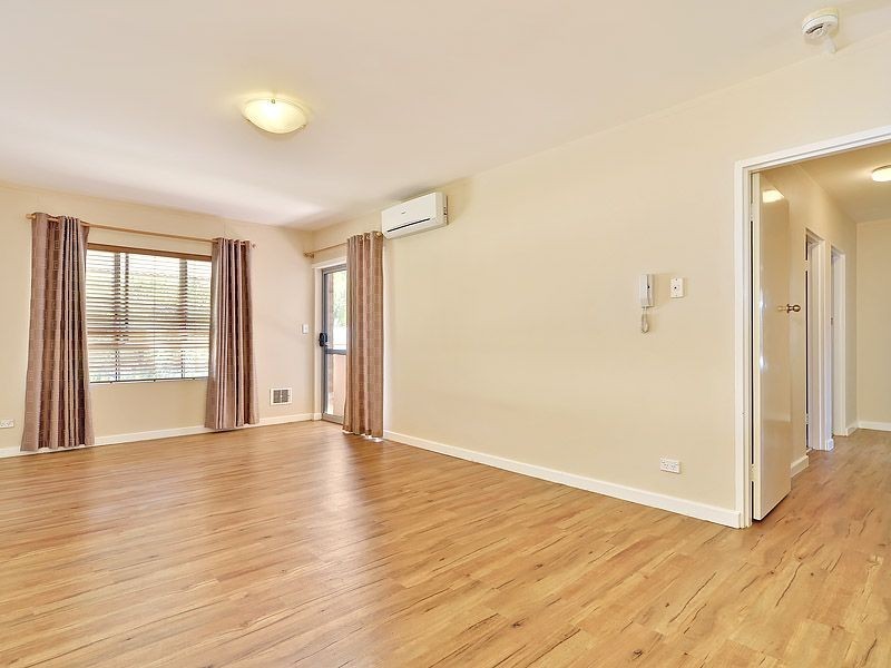 8/15 Friar John Way, Coolbellup WA 6163