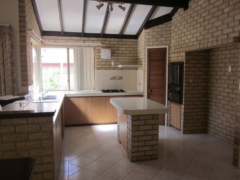 6 Heatherlea Parkway, Leeming WA 6149