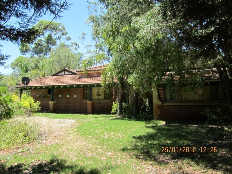 32 Kenby Chase, Wandi WA 6167