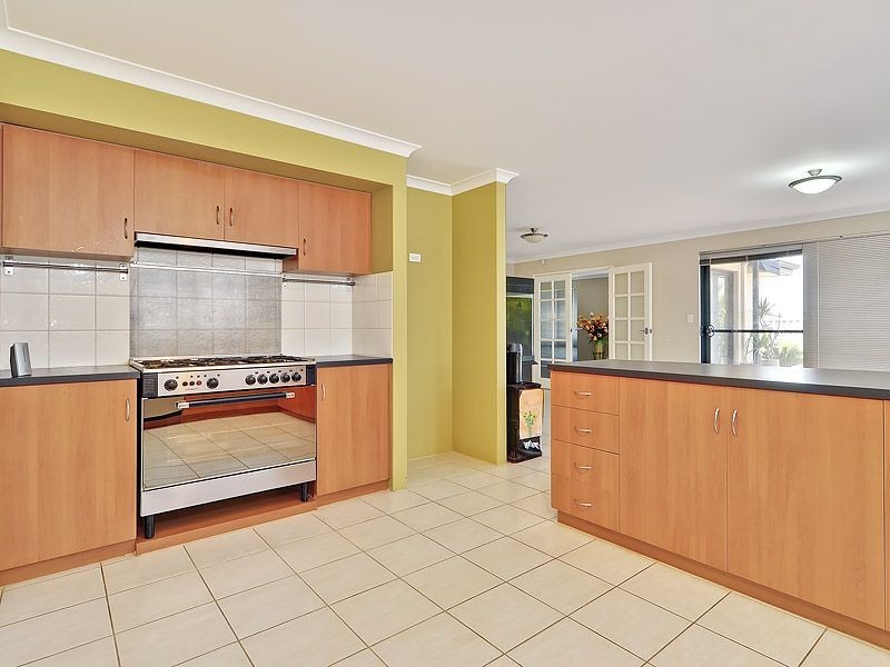 9 Beesley Court, Success WA 6164