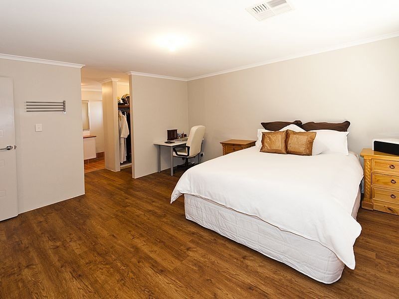 25 The Bridgeway, Canning Vale WA 6155