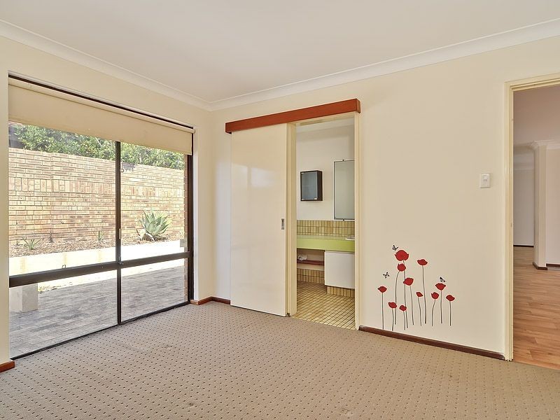 32B Gladstone Road, Leeming WA 6149