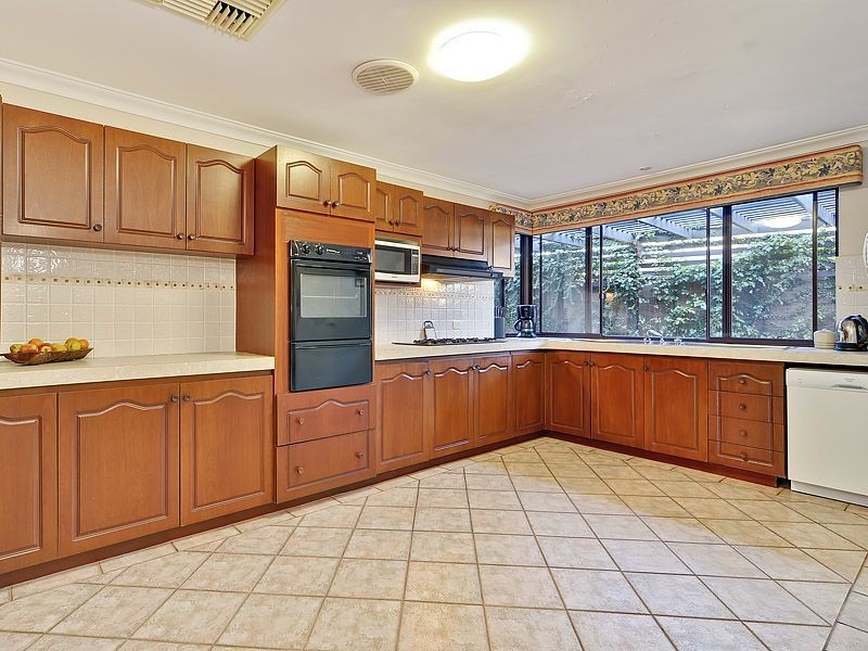 9 Keys Court, Leeming WA 6149