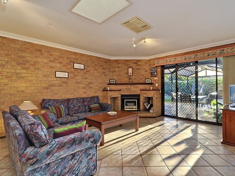 9 Keys Court, Leeming WA 6149