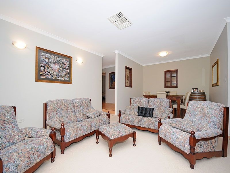 15 Twinbranch Rise, Leeming WA 6149