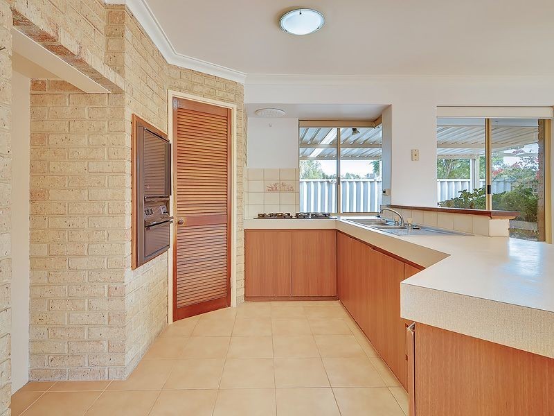 8 Farrow Way, Bibra Lake WA 6163
