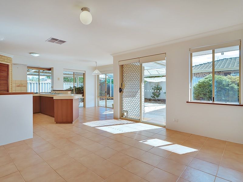 8 Farrow Way, Bibra Lake WA 6163