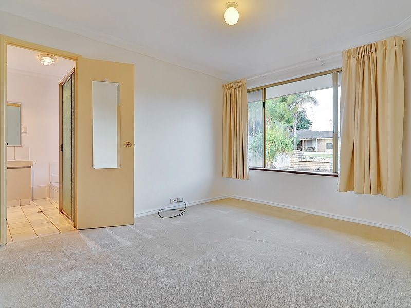 8 Farrow Way, Bibra Lake WA 6163