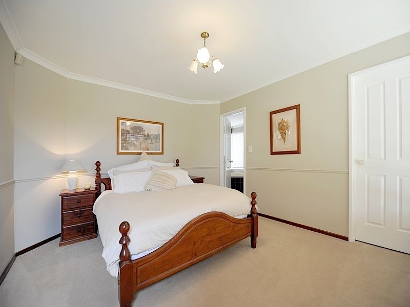 5 Timber Ridge Retreat, Leeming WA 6149