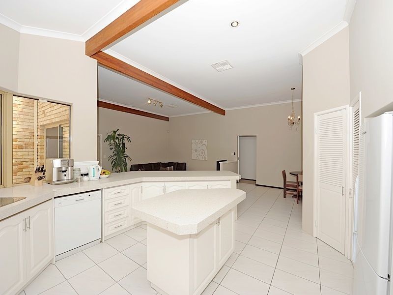 5 Timber Ridge Retreat, Leeming WA 6149