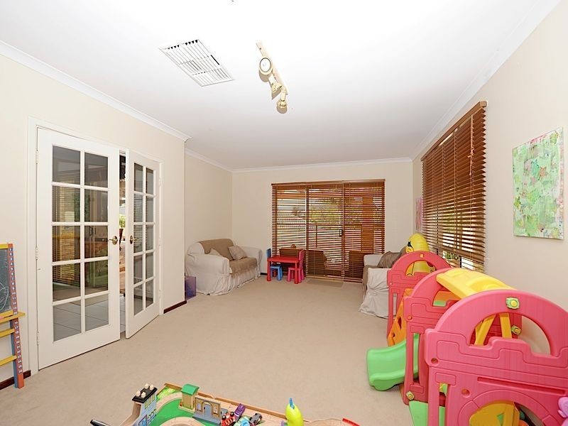 5 Timber Ridge Retreat, Leeming WA 6149