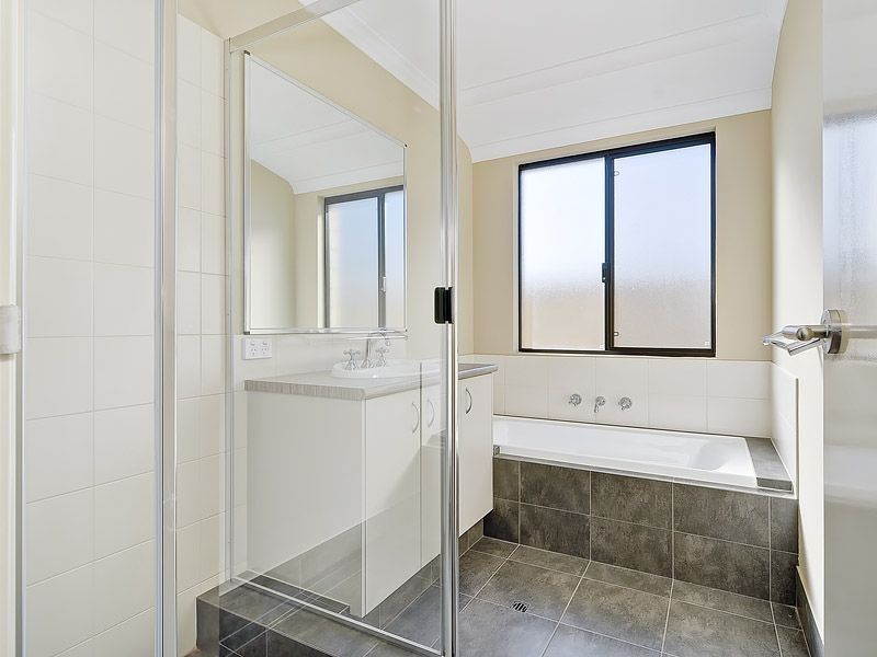 42 Sorrento Turn, Secret Harbour WA 6173