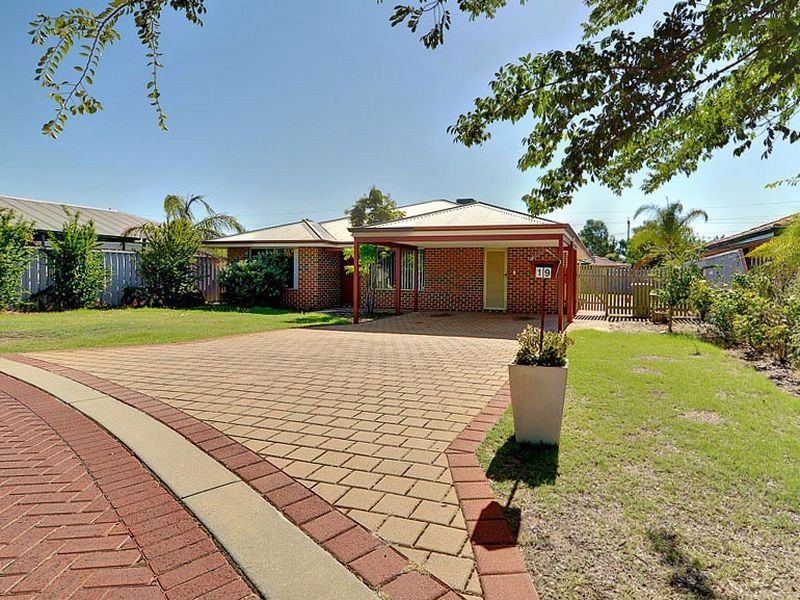 19 Lydiard Retreat, Canning Vale WA 6155