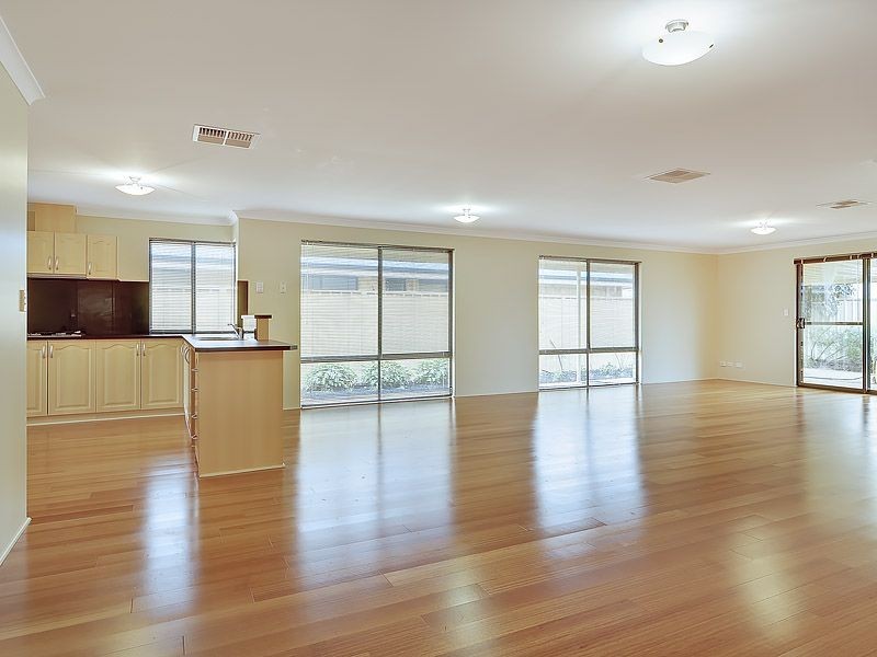 17 Mosman Loop, Success WA 6164