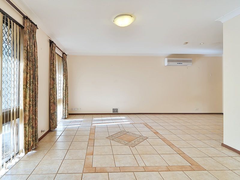 8 Dain Court, Leeming WA 6149