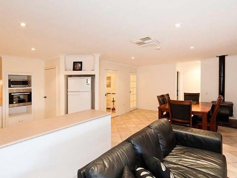 28 Forrest Lakes Drive, Thornlie WA 6108