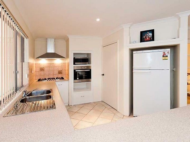 28 Forrest Lakes Drive, Thornlie WA 6108