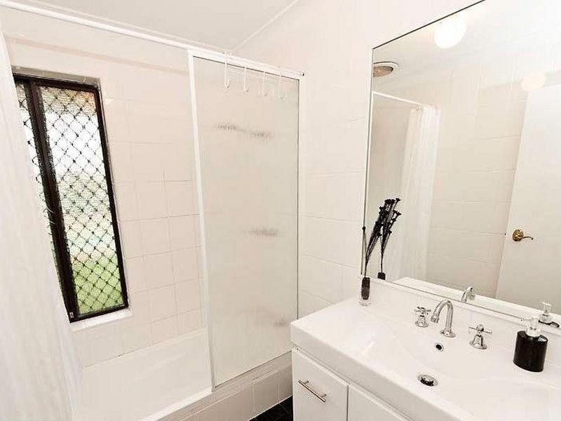 28 Forrest Lakes Drive, Thornlie WA 6108