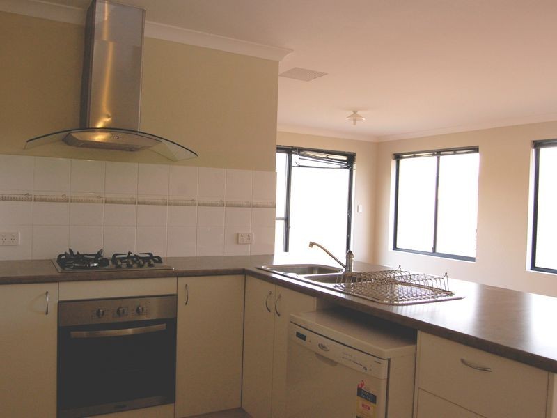 32 Waterfields Drive, Bertram WA 6167