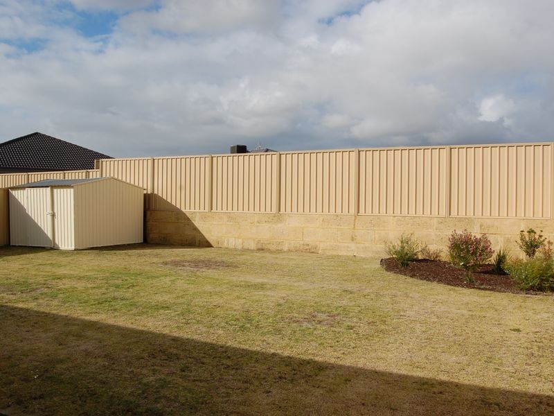 32 Waterfields Drive, Bertram WA 6167