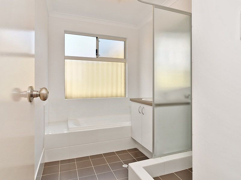 4 Balliol Court, Piara Waters WA 6112