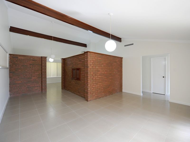 16 Gracechurch Crescent, Leeming WA 6149