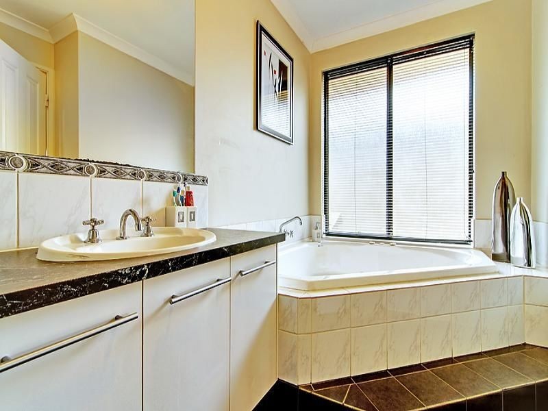 180 Lyon Road, Aubin Grove WA 6164