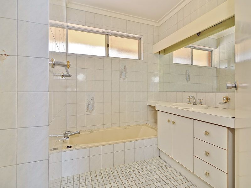 17 Earls Court, Thornlie WA 6108