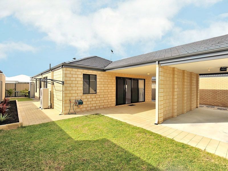 16 Padua Road, Piara Waters WA 6112