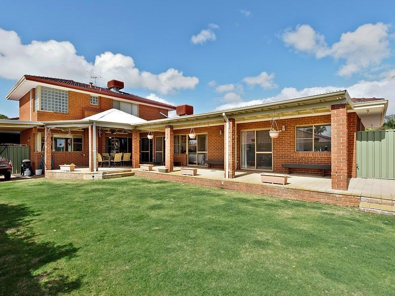 8 Heatherlea Parkway, Leeming WA 6149