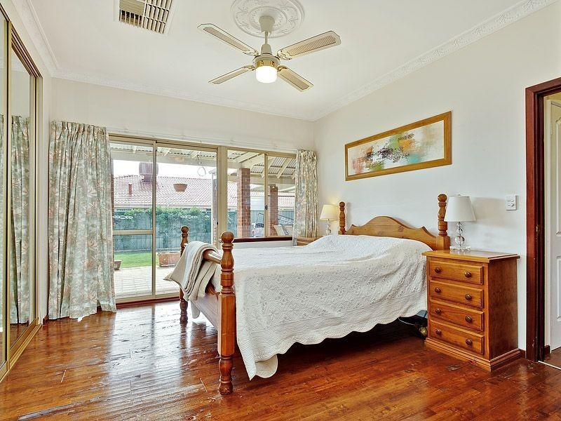 8 Heatherlea Parkway, Leeming WA 6149