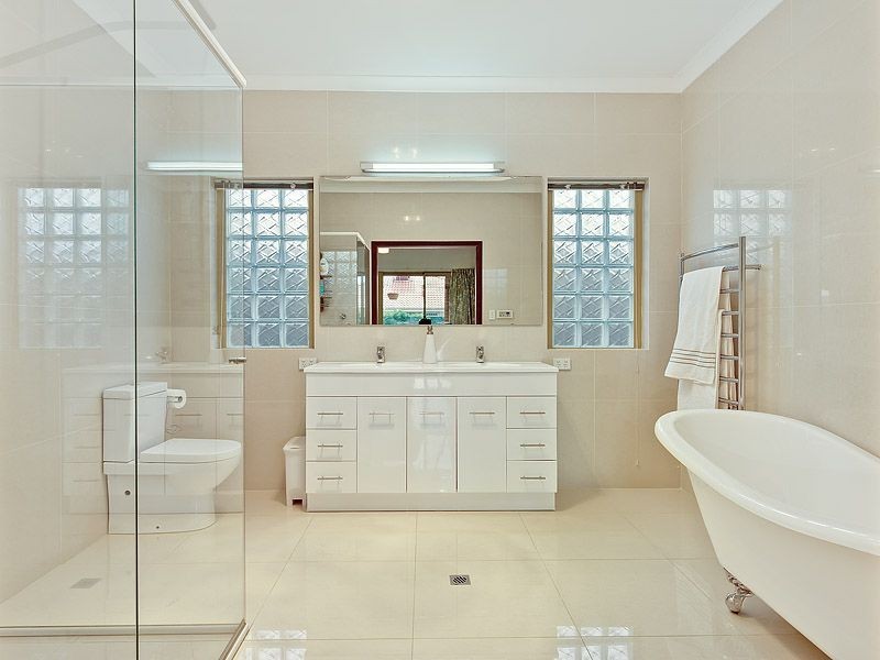 8 Heatherlea Parkway, Leeming WA 6149