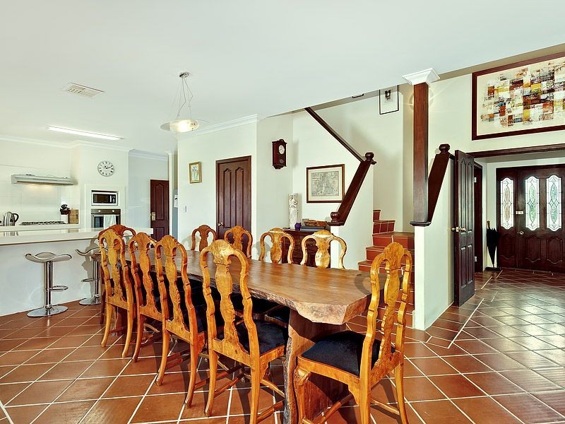 8 Heatherlea Parkway, Leeming WA 6149