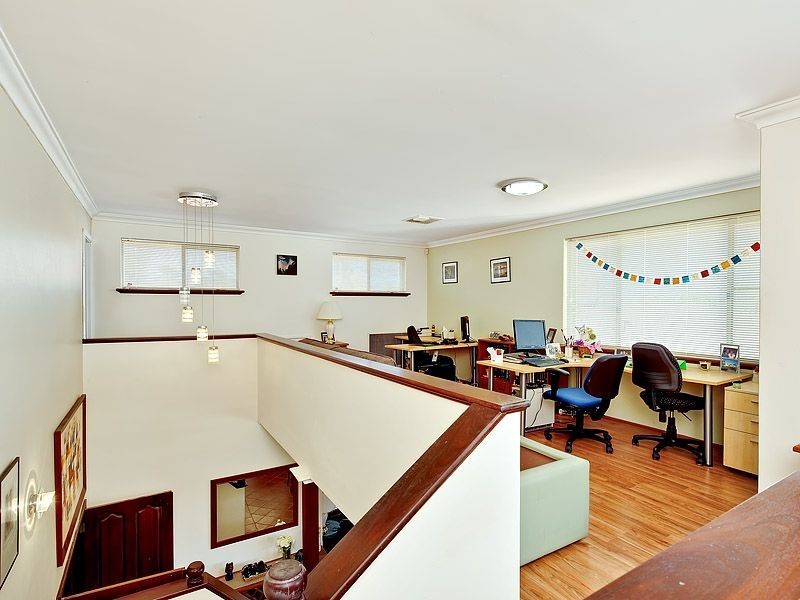 8 Heatherlea Parkway, Leeming WA 6149