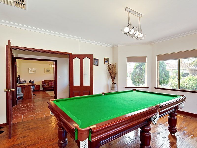 8 Heatherlea Parkway, Leeming WA 6149