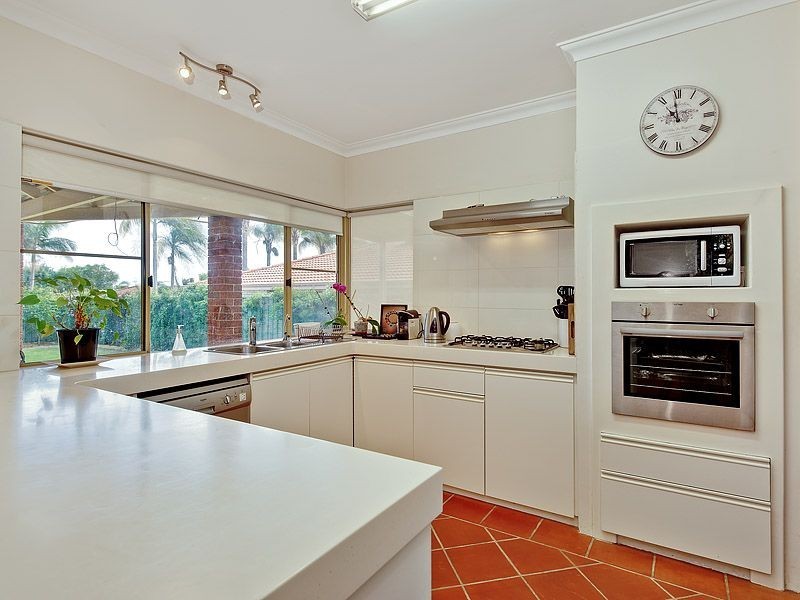 8 Heatherlea Parkway, Leeming WA 6149