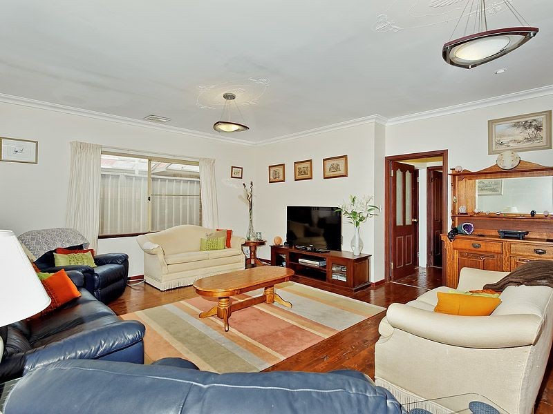 8 Heatherlea Parkway, Leeming WA 6149