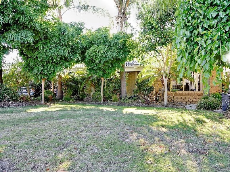 8 Devenish Way, Leeming WA 6149