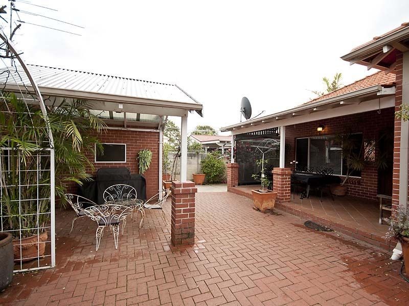 25 Harcourt Street, Inglewood WA 6052