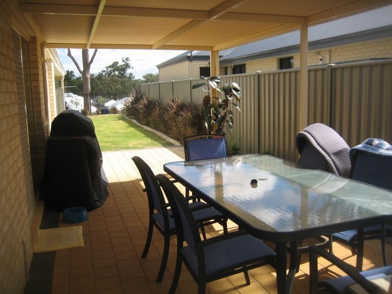 5 Petersfield Lane, Wellard WA 6170