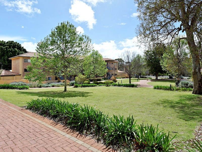8/79 Waverly Road, Coolbellup WA 6163