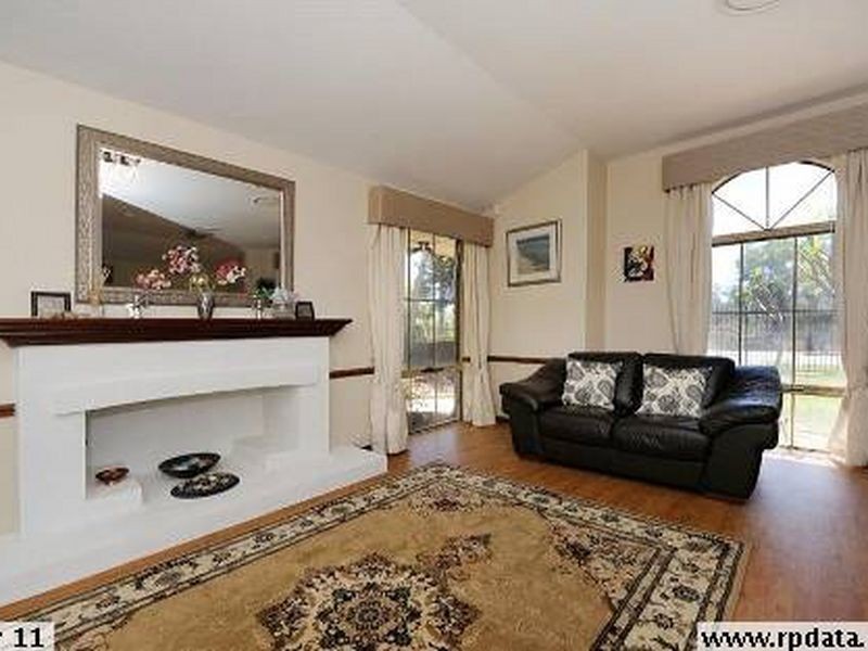 7 Lowrie Grove, Leeming WA 6149