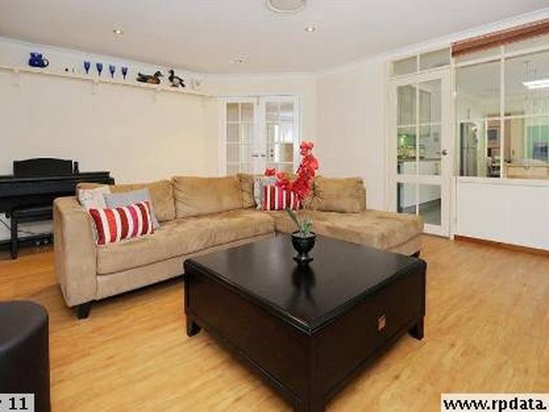 7 Lowrie Grove, Leeming WA 6149