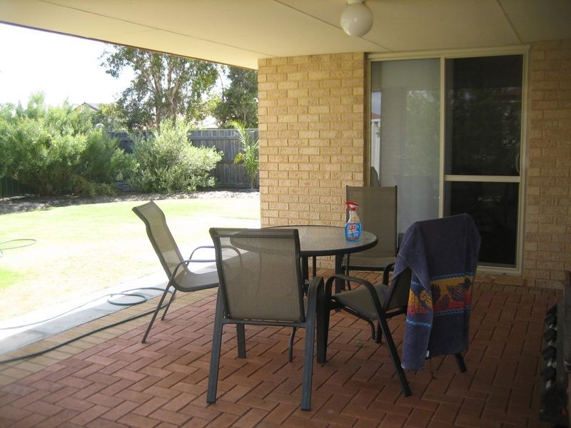 2 Charm Way, Atwell WA 6164