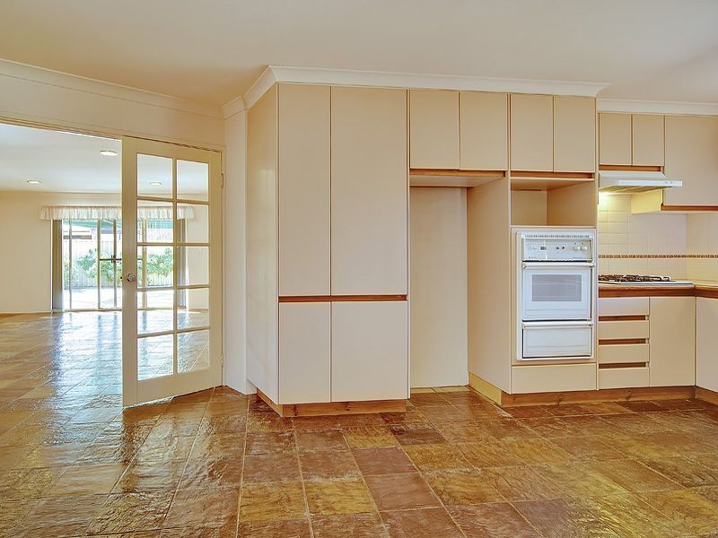 2 Oakland Heights, Leeming WA 6149