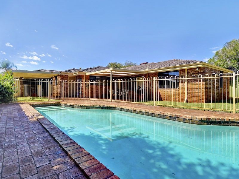 11 Calley Drive, Leeming WA 6149