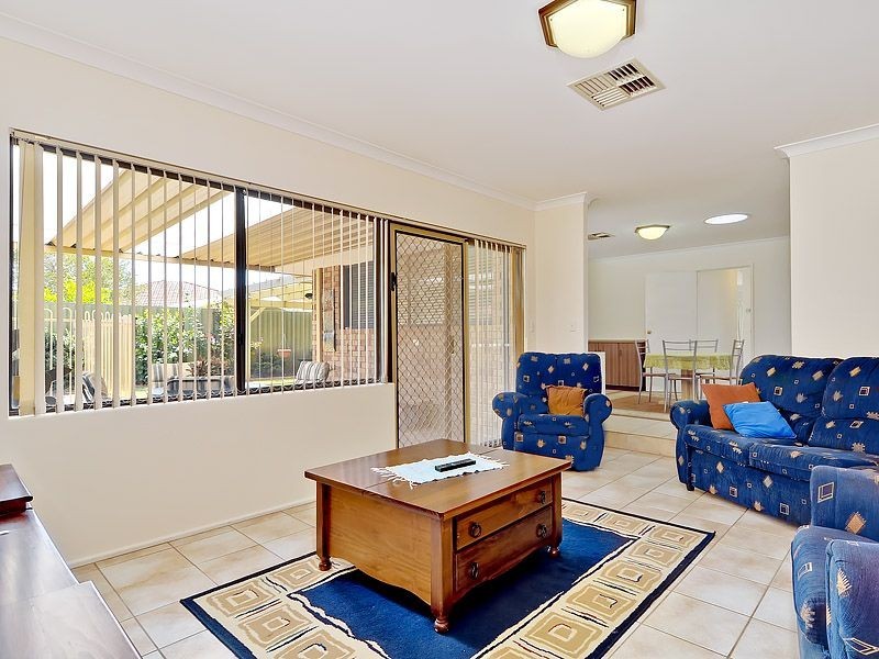 11 Calley Drive, Leeming WA 6149