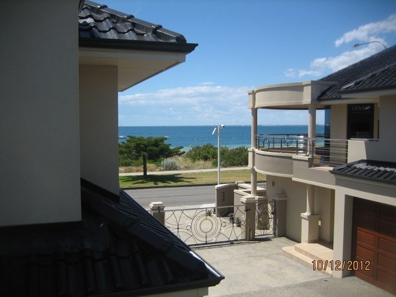 2/131 Esplanade, Rockingham WA 6168