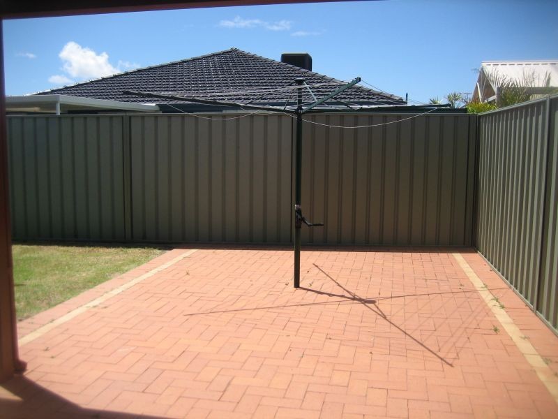 27 Lombe Gardens, Atwell WA 6164